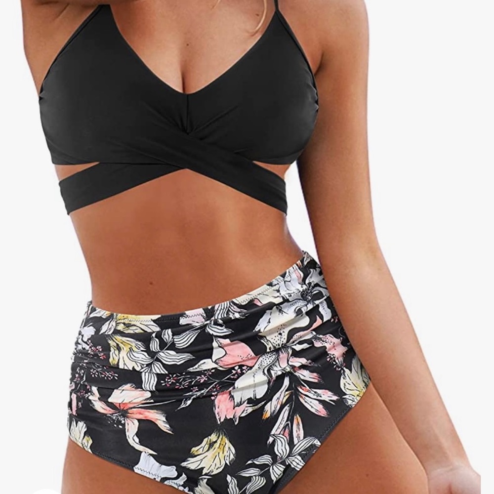 *NWOT* tropical floral wrap bikini